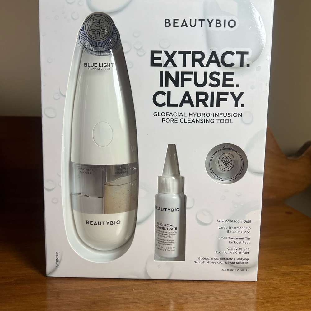 White Skincare Cleanser & Exfoliant Set